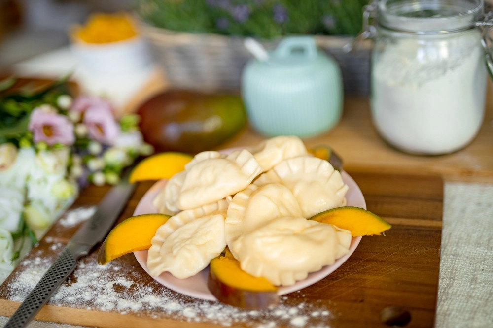 Pierogi z serem i mango